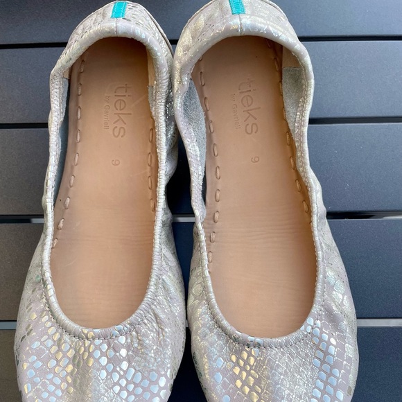 🥿BNIB Romantic Blush Tieks ~ size 9🥿 - Picture 4 of 9